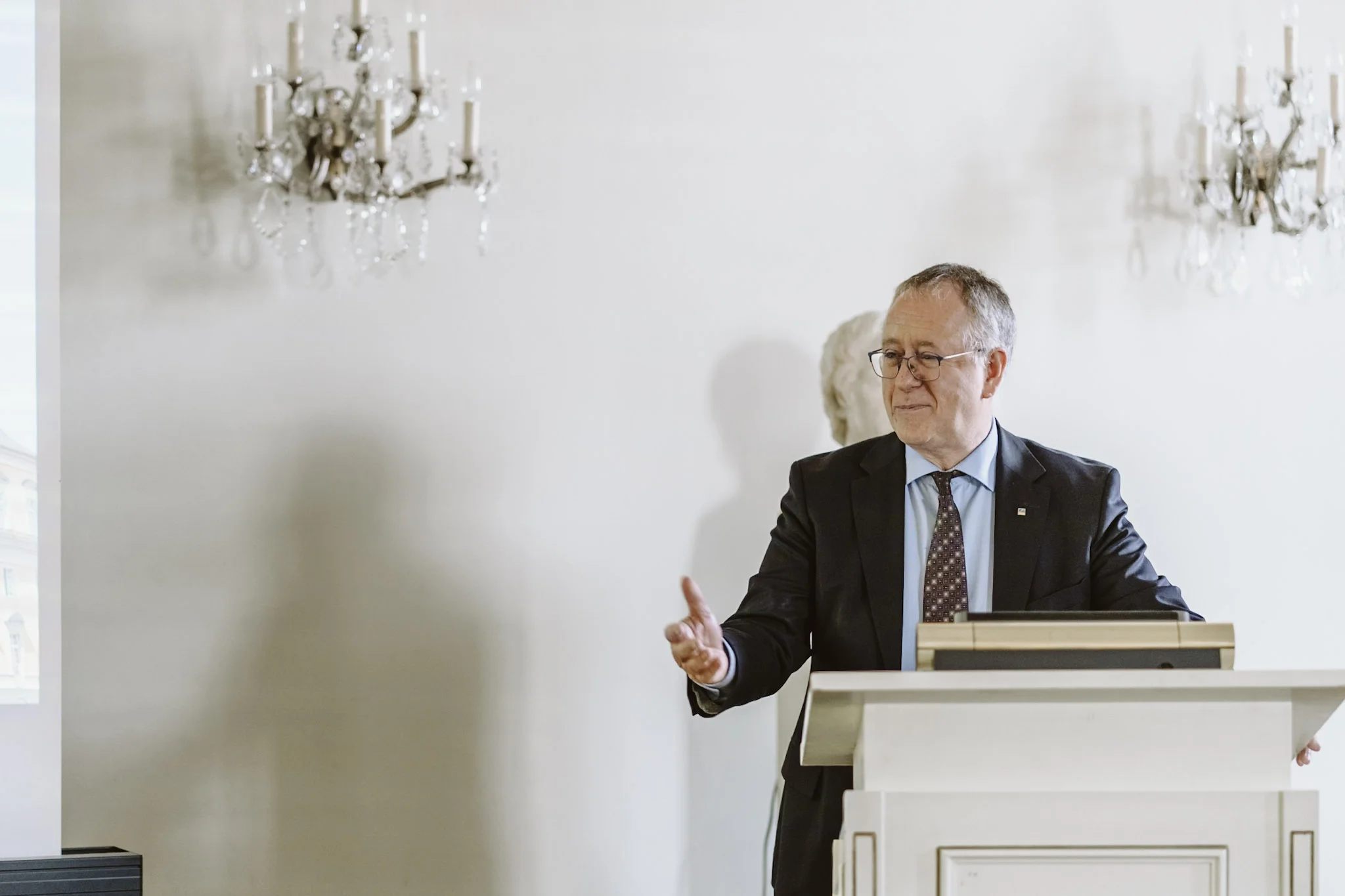 Unirektor Prof. Dr. Dr. h. c. Michael Hoch