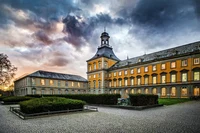 Universitäts-Hauptgebäude